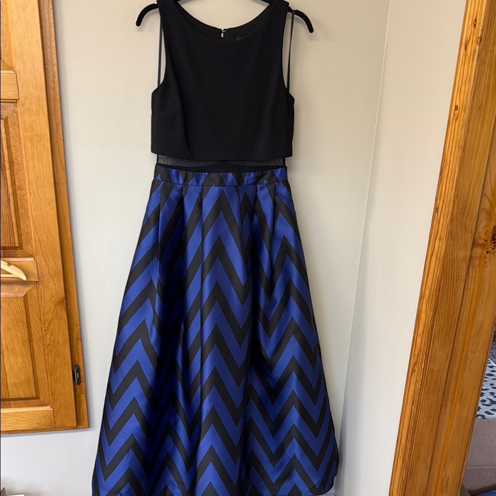 Betsy & Adam Sleeveless Mesh Waist Chevron Print Gown | Black/Blue | sz 8P | GUC - Picture 2 of 12